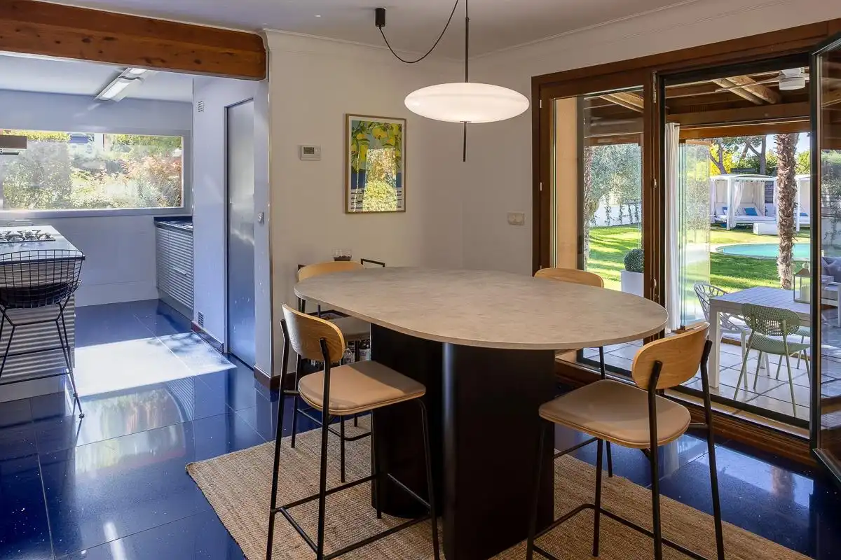 Comedor de Casa adosada en venta en Boadilla del Monte con Aire acondicionado, Calefacción y Jardín privado