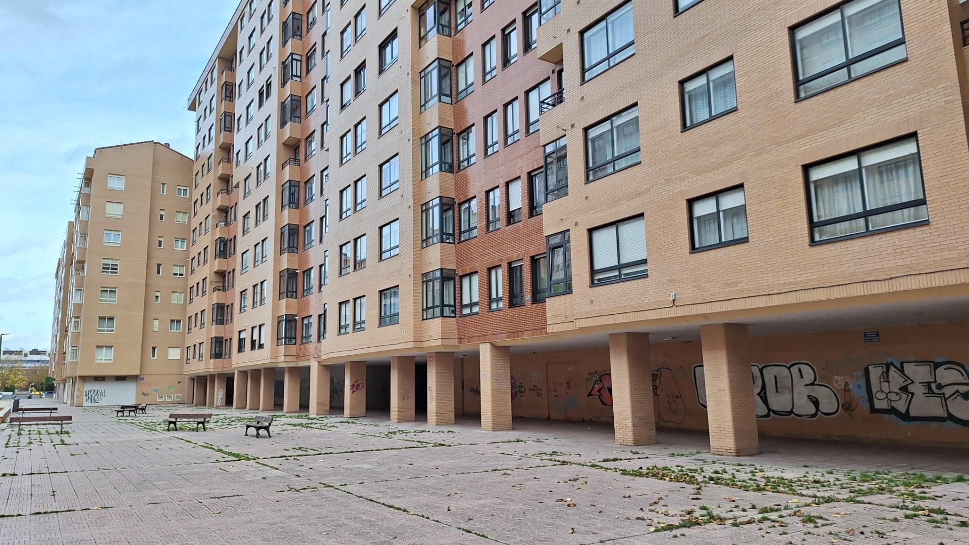 Vista exterior de Apartament en venda en Burgos Capital amb Calefacció i Balcó
