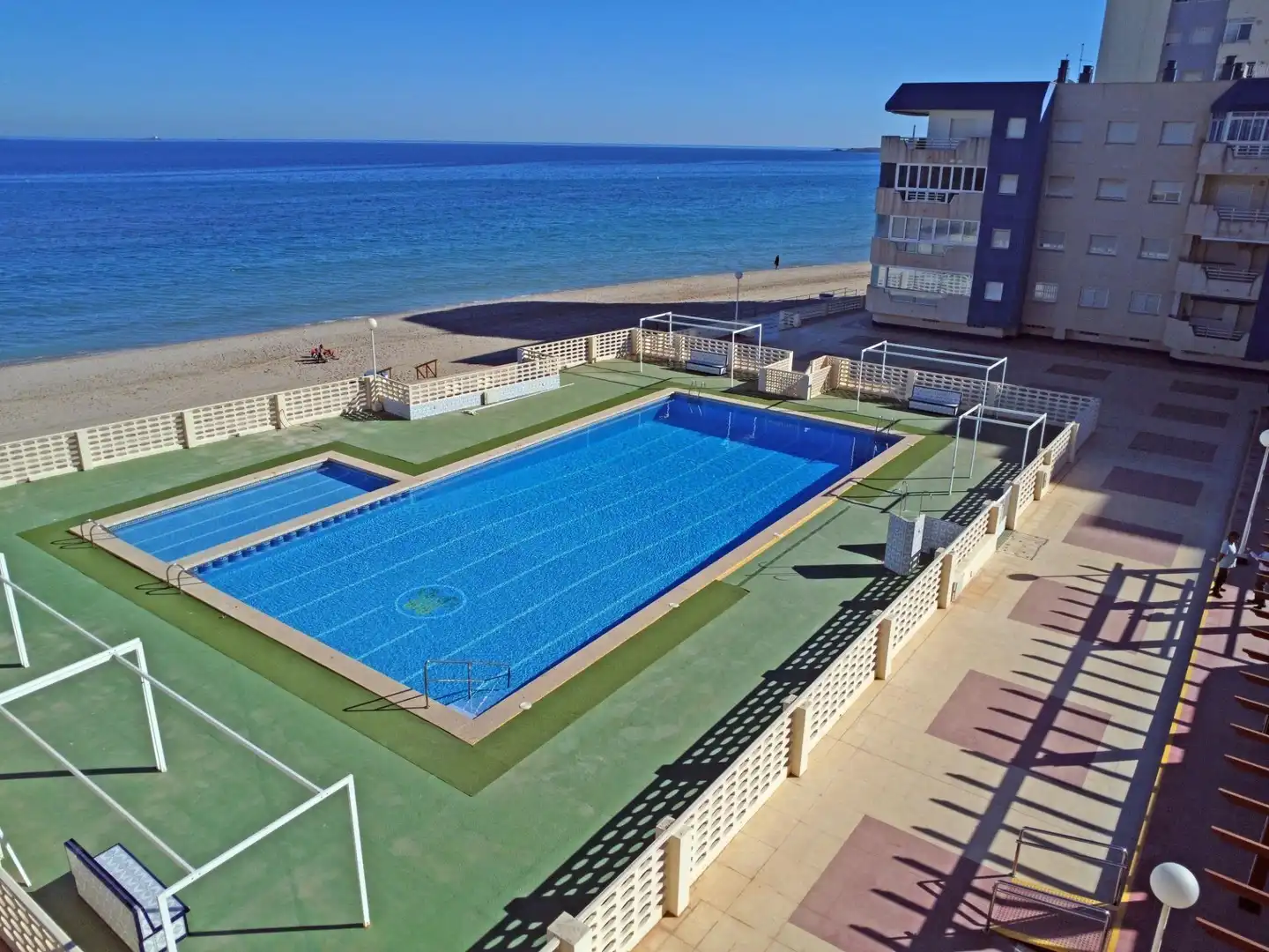 Piscina de Piso en venta en La Manga del Mar Menor con Terraza y Piscina comunitaria