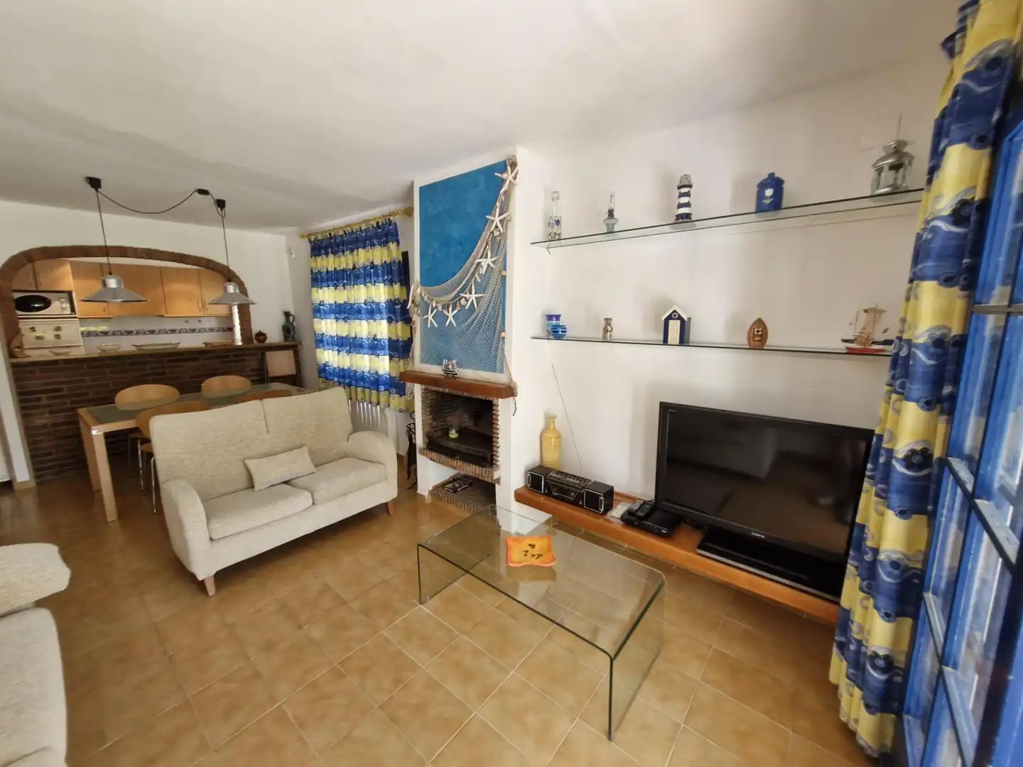 Sala d'estar de Planta baixa en venda en Castell d'Aro, Platja d'Aro i s'Agaró amb Aire condicionat, Calefacció i Jardí privat