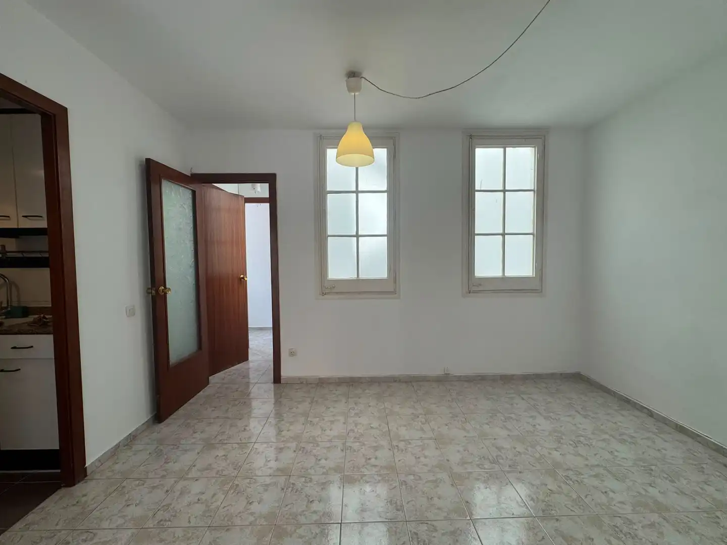 Sala de estar de Piso en venta en Barcelona con Horno, Microondas y Balcón