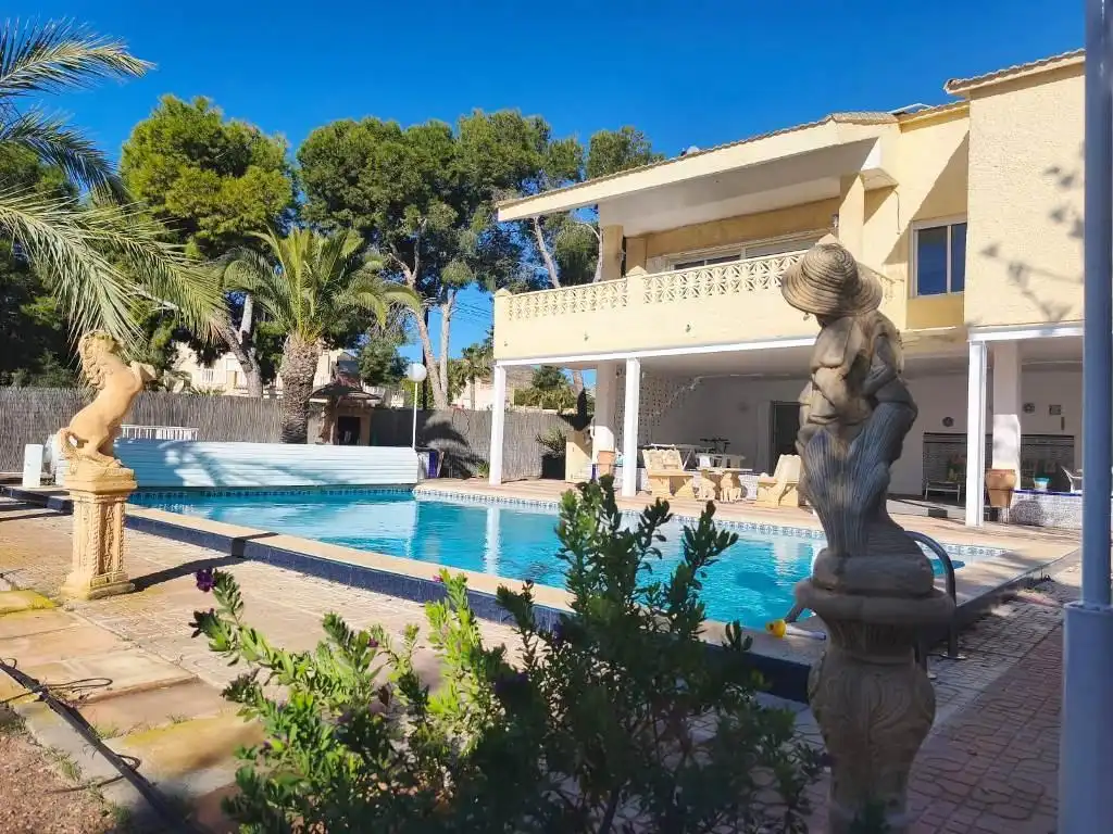 Schwimmbecken von Haus oder Chalet zum Verkauf in Cartagena mit Klimaanlage, Heizung und Privatgarten