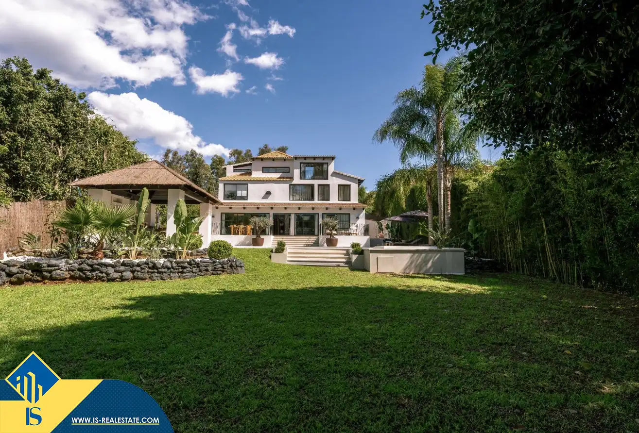 Chalet con piscina en venta en Nueva Andalucía, imagen 2