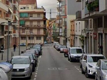 Pis amb balcó en venda a Calle DOEDES