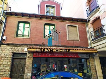 Casa con jardín en venta en La Bañeza