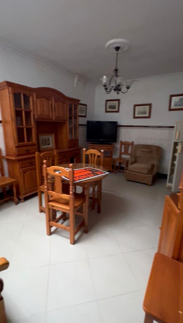 Sala d'estar de Casa adosada en venda en Santiponce amb Calefacció i Terrassa