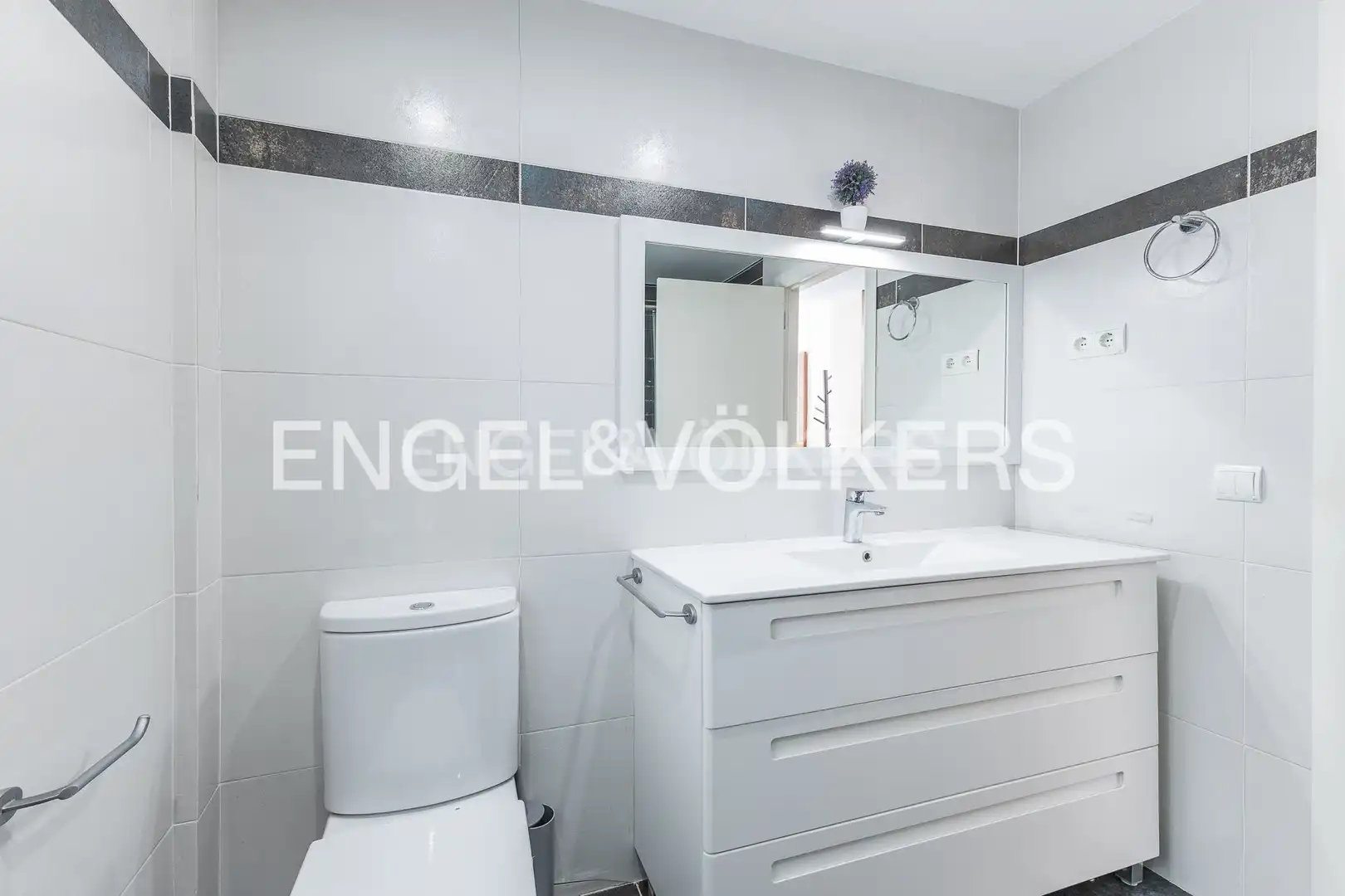 Bathroom of Houses for sale in Sant Boi de Llobregat  with Air Conditioner, Heating and Private garden