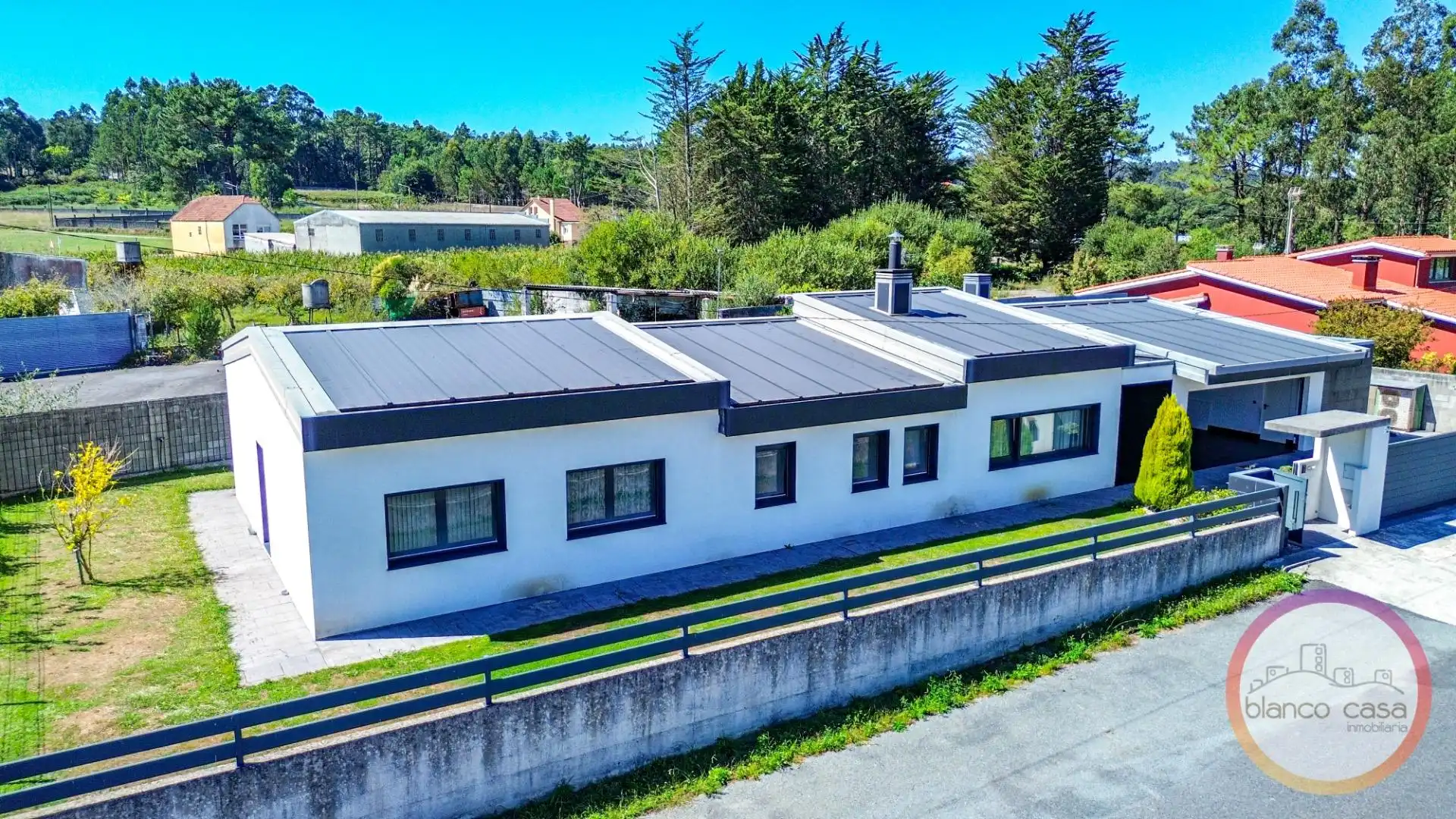 Casa con jardín en venta en Carballo