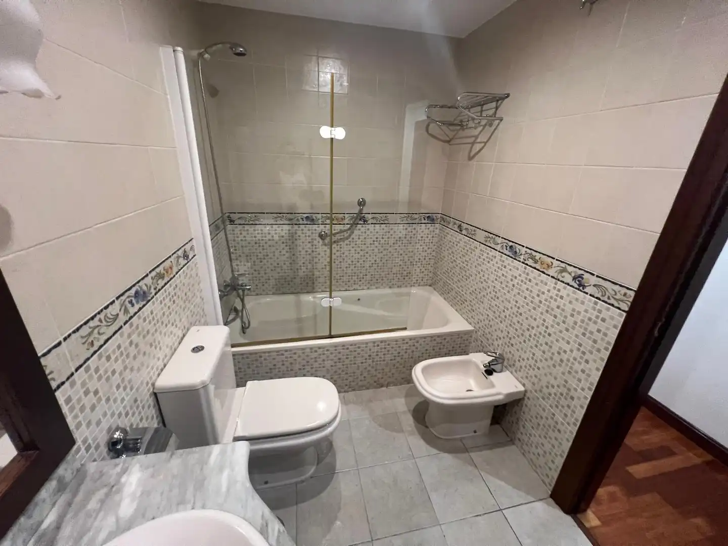 Baño de Piso en venta en Gijón  con Calefacción, Parquet y Trastero