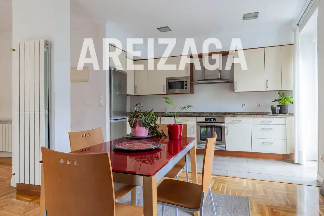 Cocina de Piso en venta en Donostia - San Sebastián  con Calefacción y Balcón