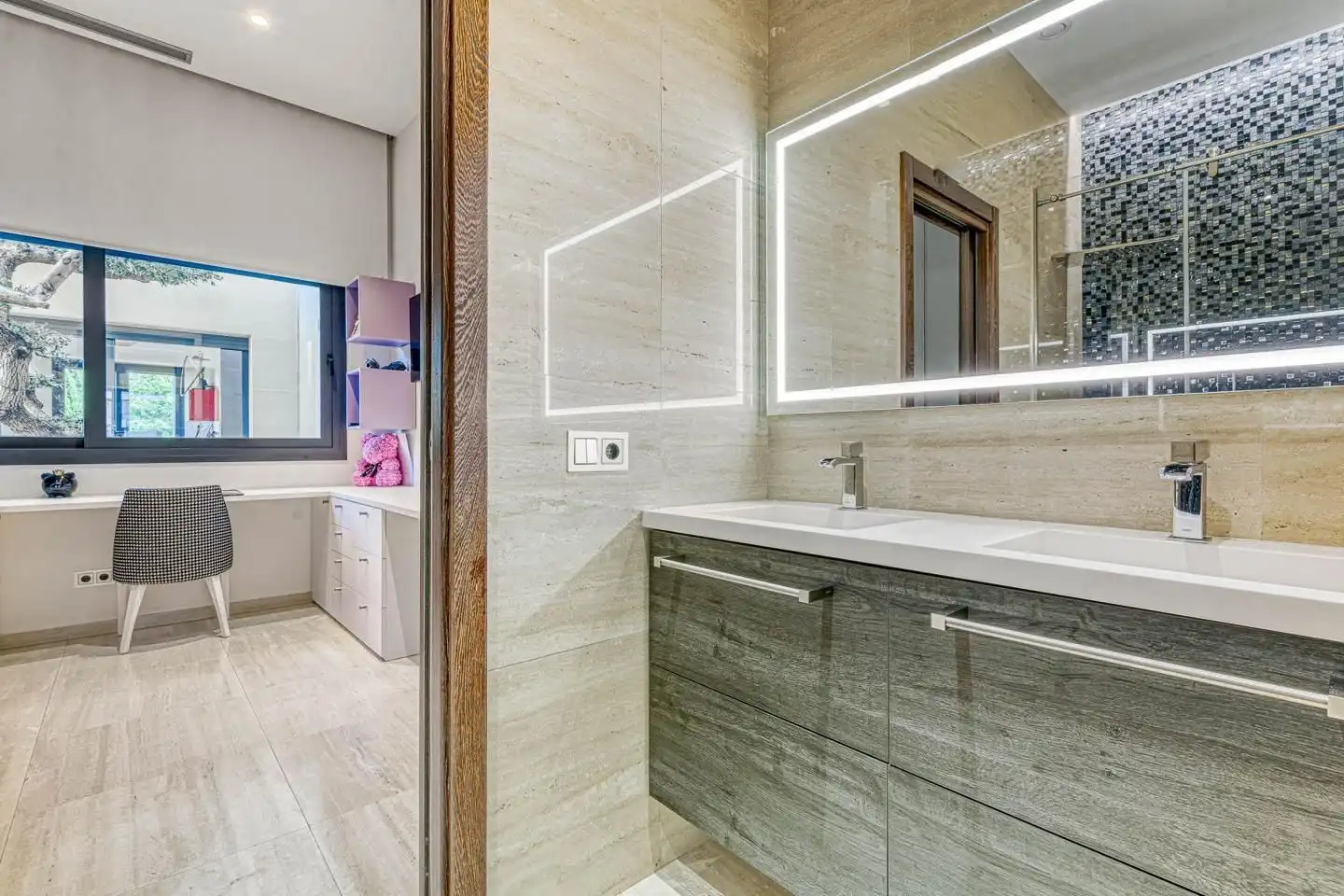 Bathroom of Houses for sale in Figueres  with Private garden, Terrace and Swimming Pool