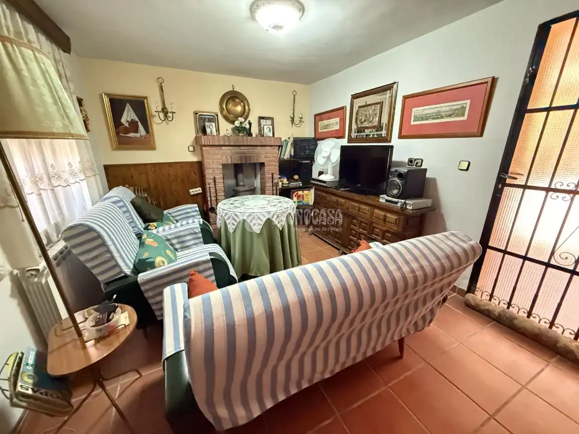Sala de estar de Casa adosada en venta en Lucillos con Aire acondicionado y Calefacción