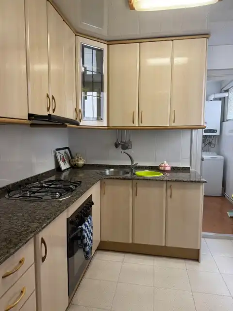 Cocina de Piso en venta en Badia del Vallès con Calefacción, Amueblado y Horno