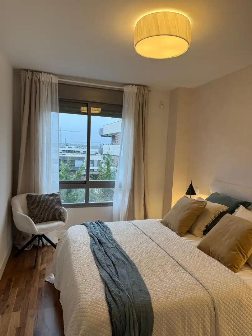 Habitación de Apartamento de alquiler en Las Rozas de Madrid con Aire acondicionado, Calefacción y Jardín privado