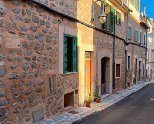 Vista exterior de Edifici en venda en Sóller