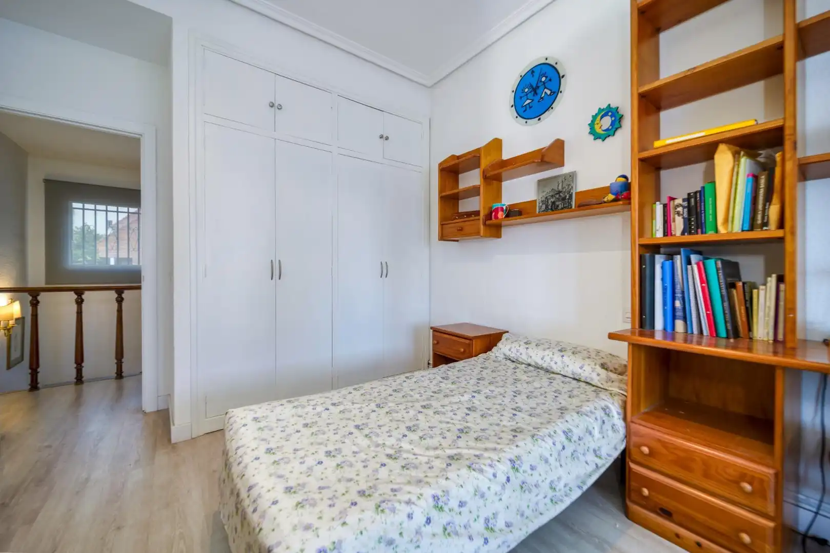 Dormitori de Casa adosada en venda en Madrid amb Calefacció i Jardí privat