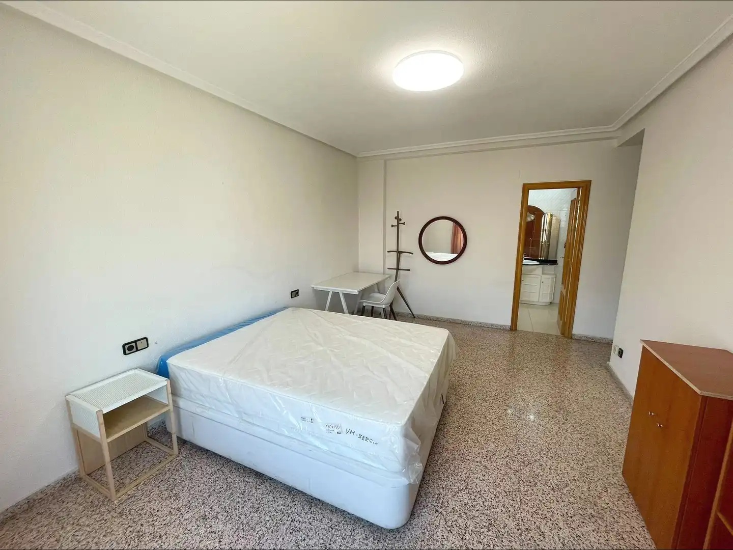 Bedroom of Flat for share in Elche / Elx  with Air Conditioner, Furnished and Balcony