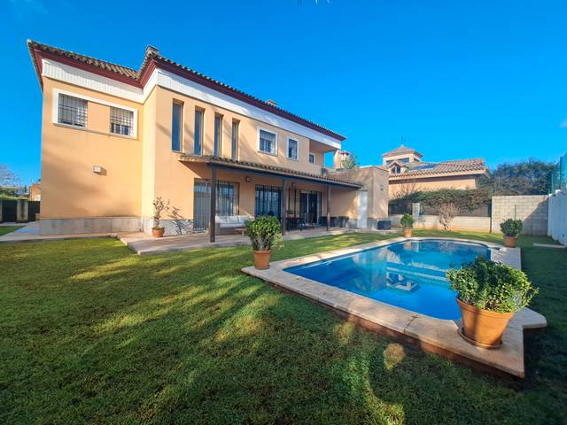 Casa-chalet en Venta en Calle Chipiona en La Hacienda - Nueva Andalucía
