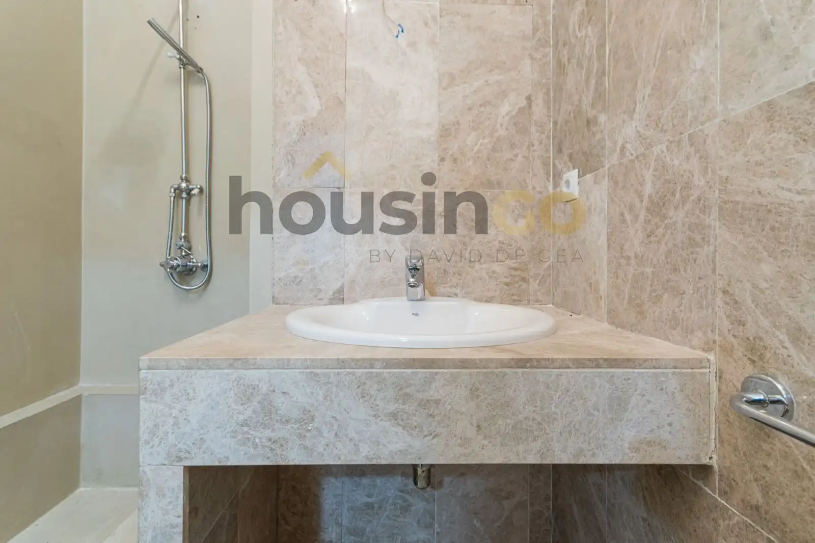 Bathroom of Flat for rent in Madrid  with Heating, Terrace and Oven