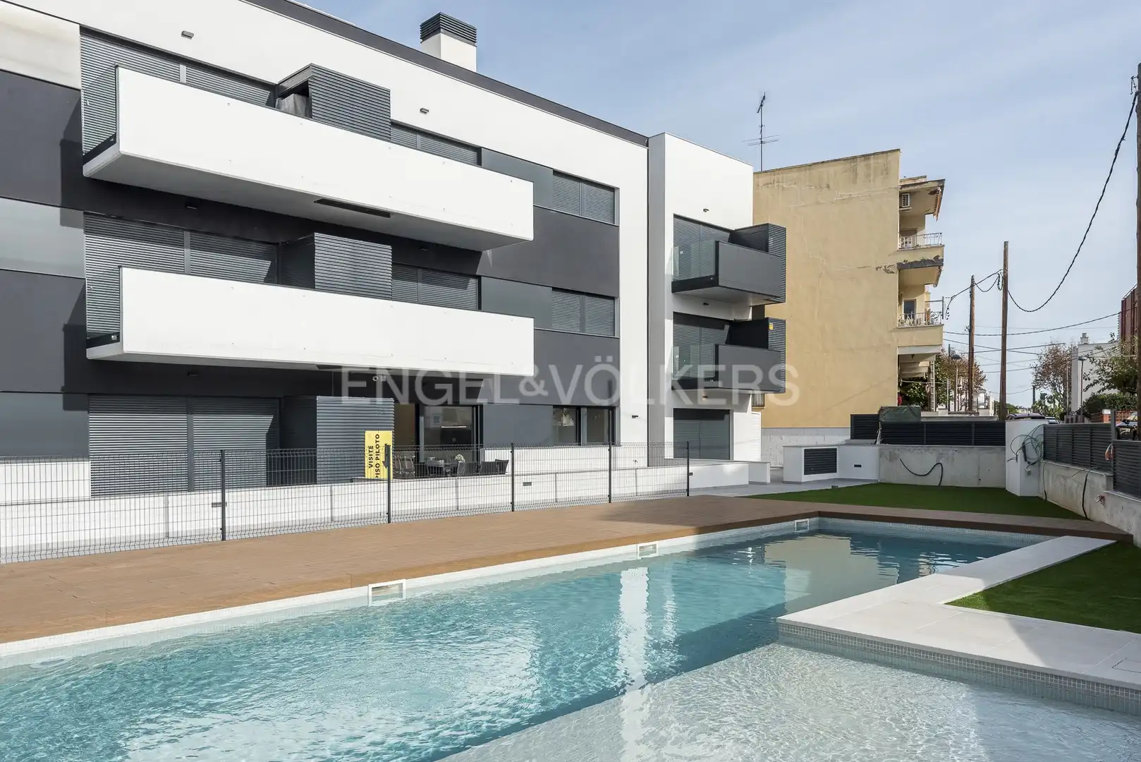 Swimming pool of Flat for sale in Cubelles  with Air Conditioner, Heating and Terrace