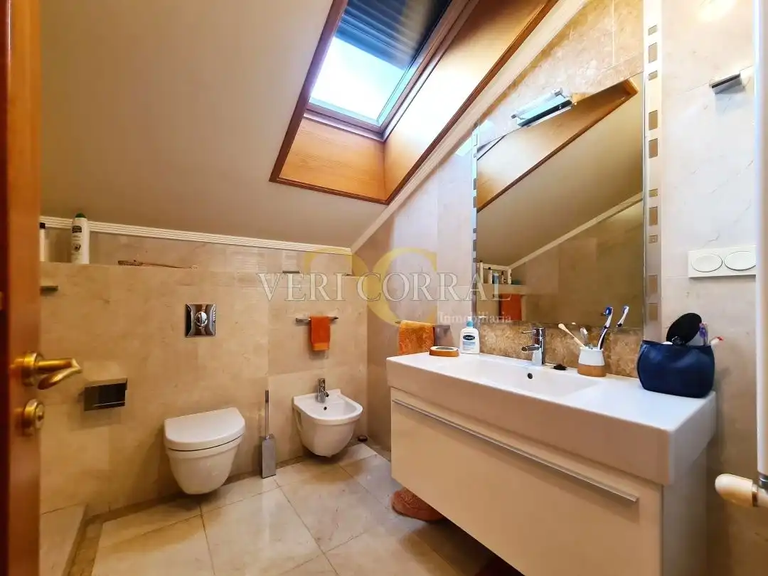 Bathroom of Flat for sale in Oviedo   with Heating, Terrace and Storage room