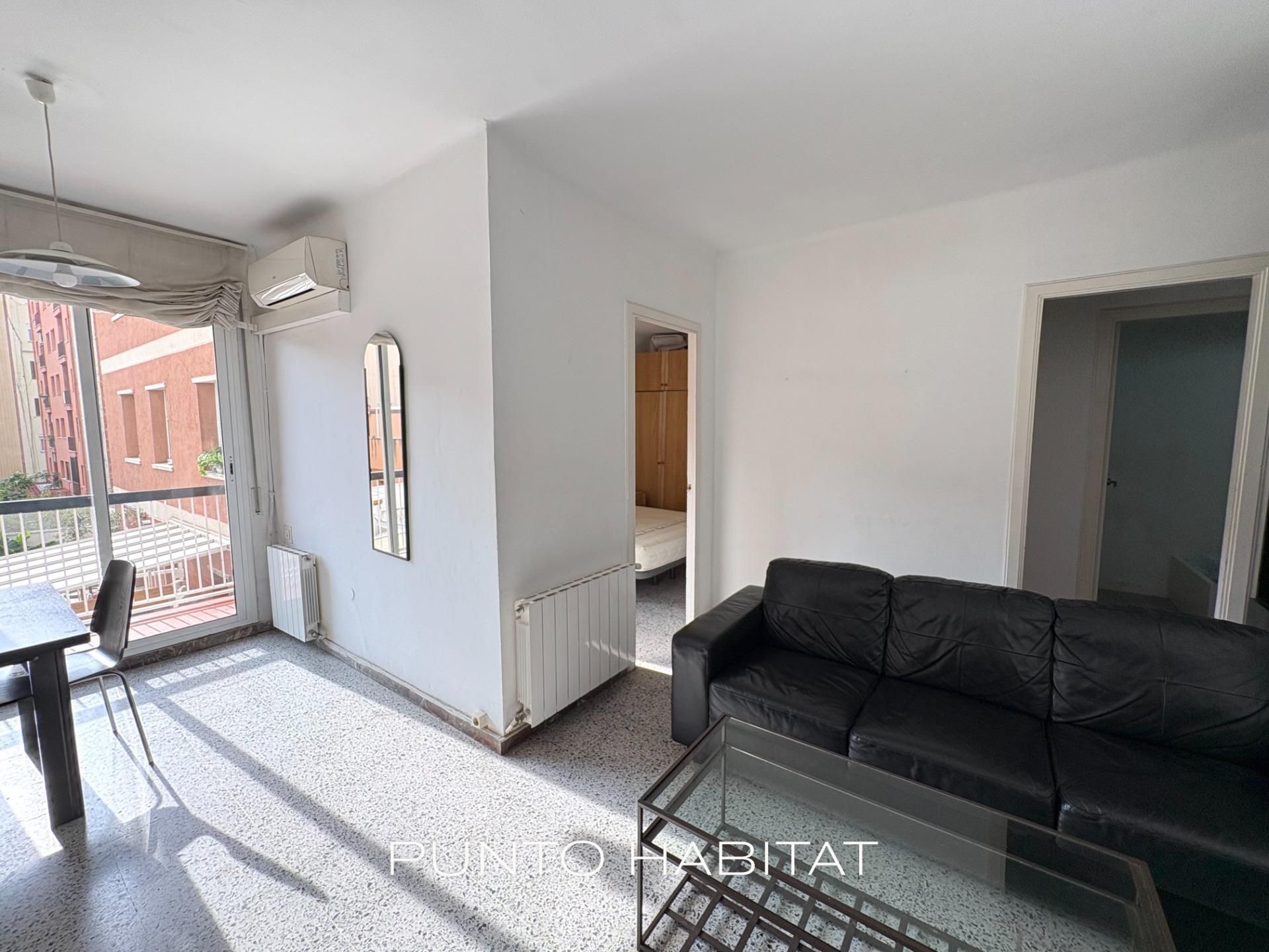 Living room of Flat for sale in  Barcelona Capital  with Heating and Balcony