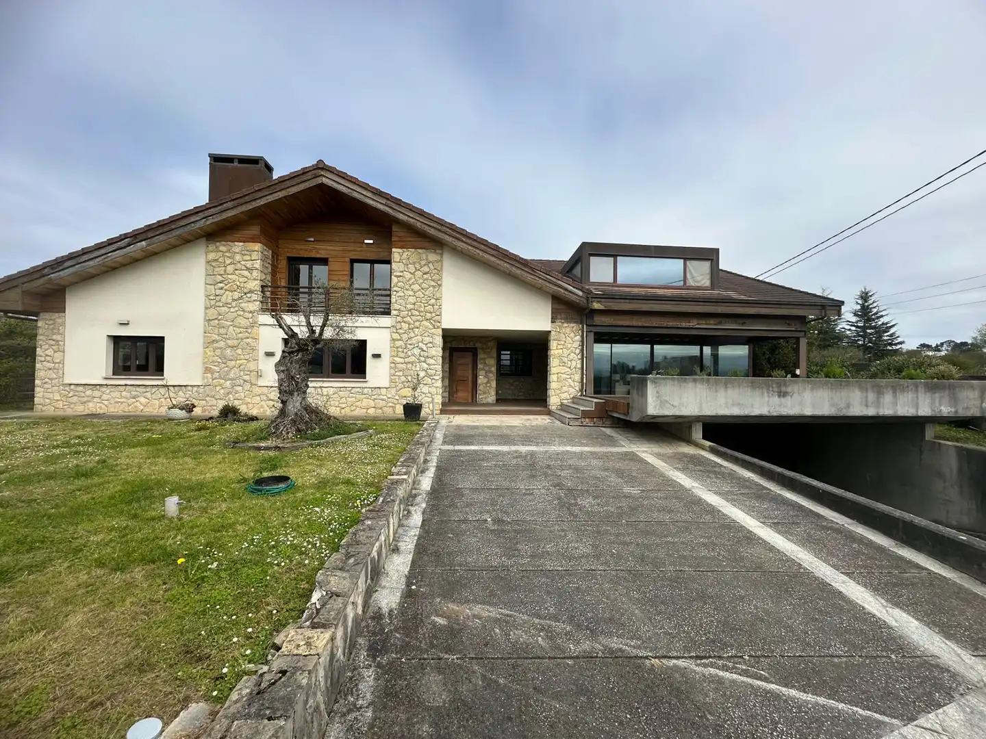 Vista exterior de Casa o chalet en venta en Llanera con Calefacción, Jardín privado y Terraza