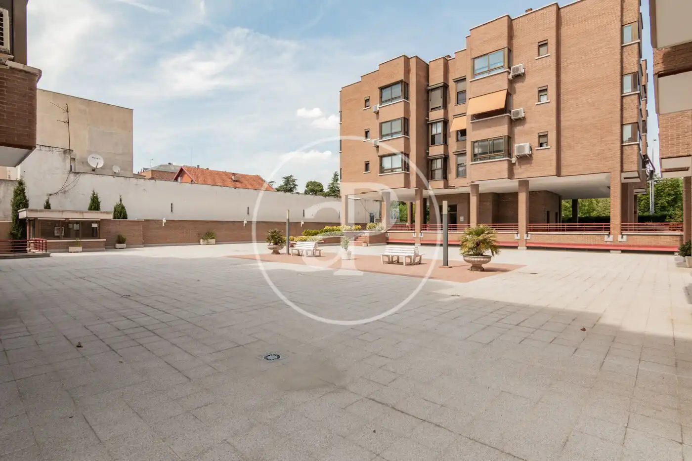 Aparcament de Àtic de lloguer en Madrid amb Aire condicionat, Calefacció i Jardí privat