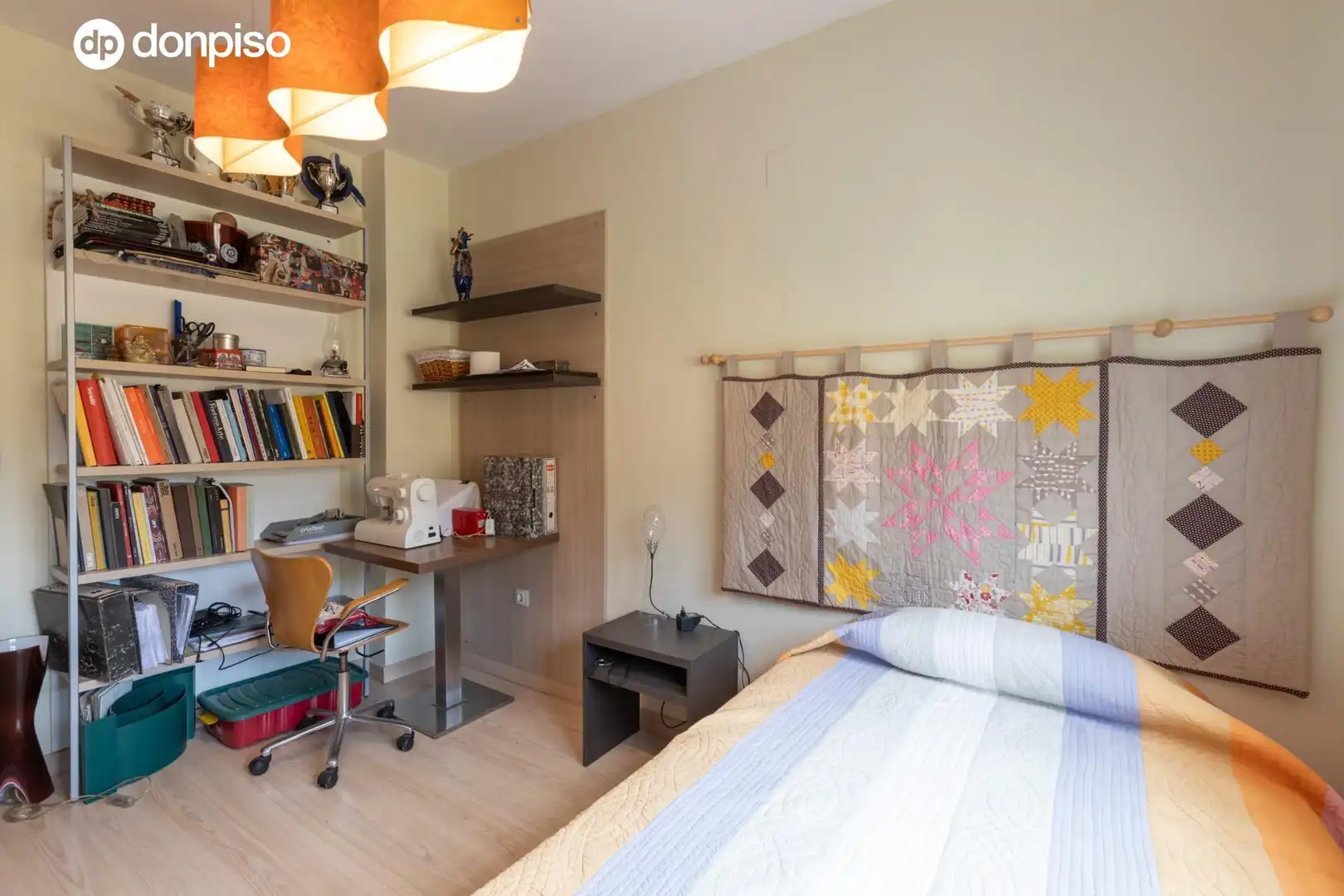 Habitación de Casa adosada en venta en Granada con Aire acondicionado, Calefacción y Balcón