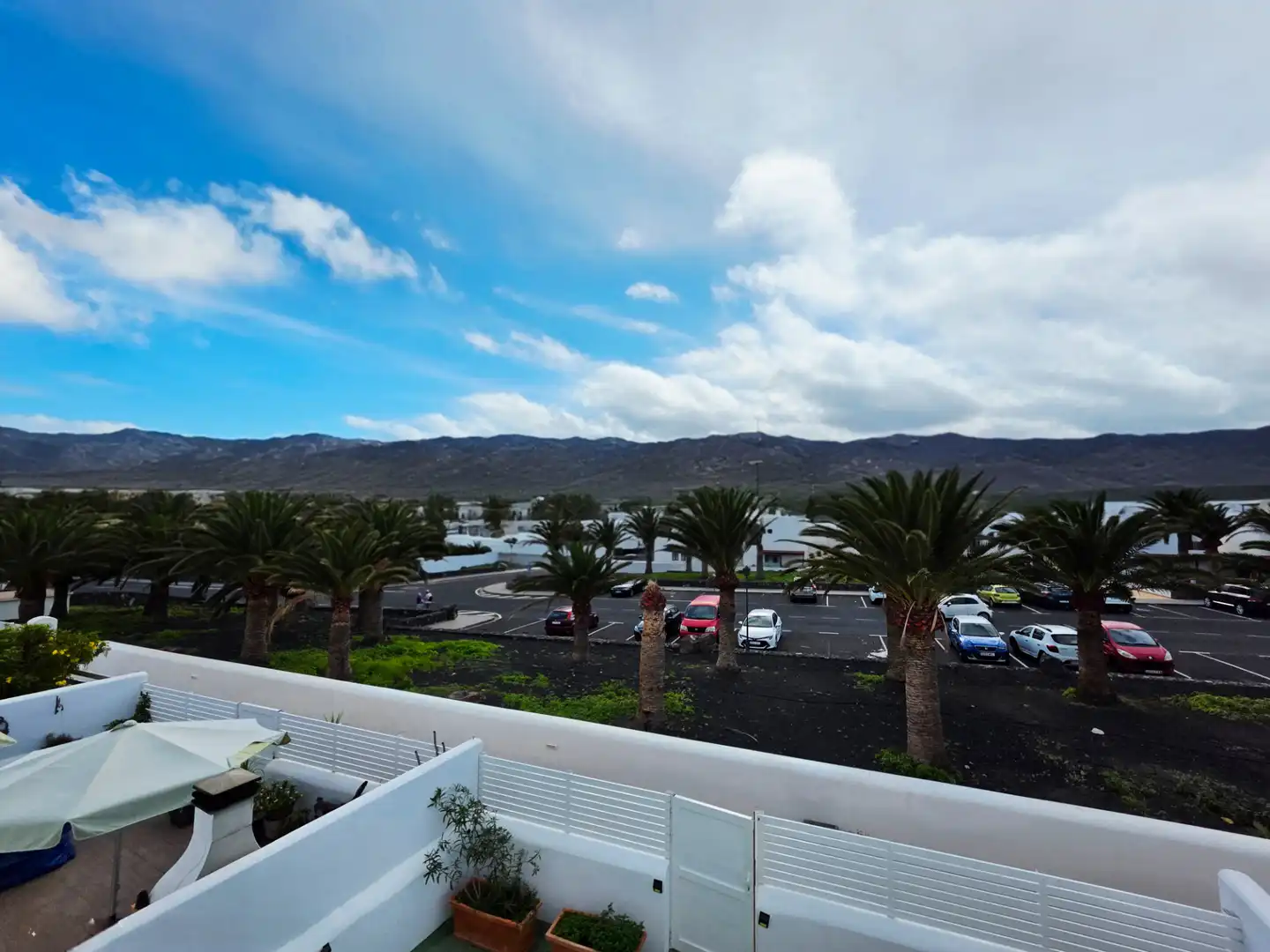 Vista exterior de Dúplex en venta en Yaiza con Jardín privado, Terraza y Amueblado