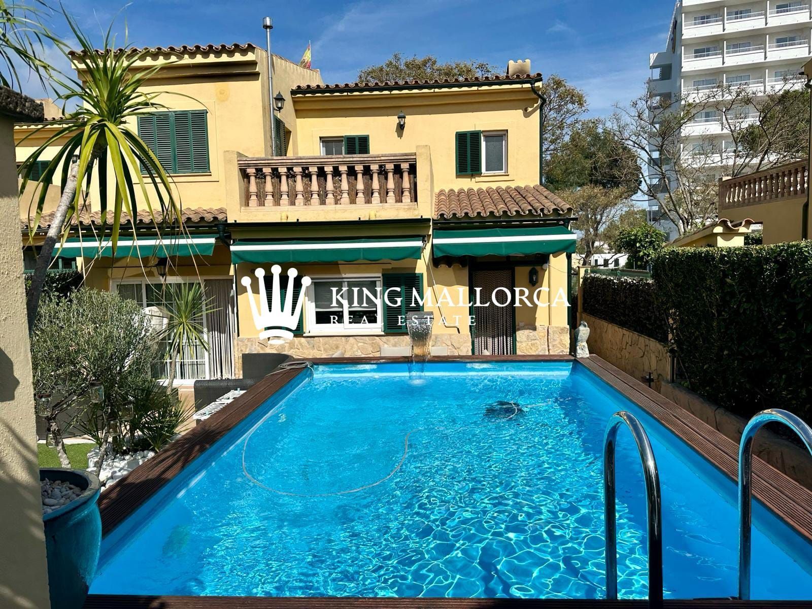 Vista exterior de Casa adosada de lloguer en Calvià amb Aire condicionat, Jardí privat i Terrassa