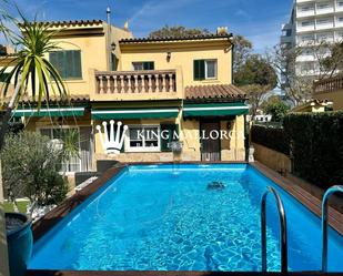 Vista exterior de Casa adosada de lloguer en Calvià amb Aire condicionat, Jardí privat i Terrassa