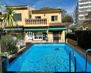 Vista exterior de Casa adosada de lloguer en Calvià amb Aire condicionat, Terrassa i Piscina