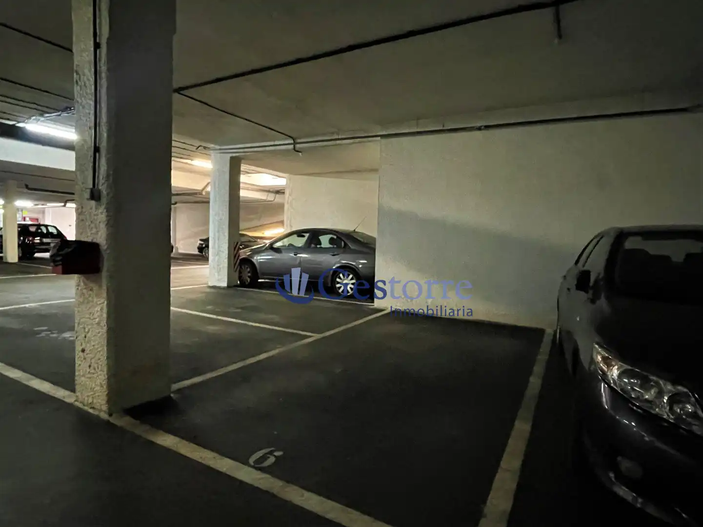 Parking de Piso de alquiler en Oviedo  con Calefacción, Parquet y Trastero