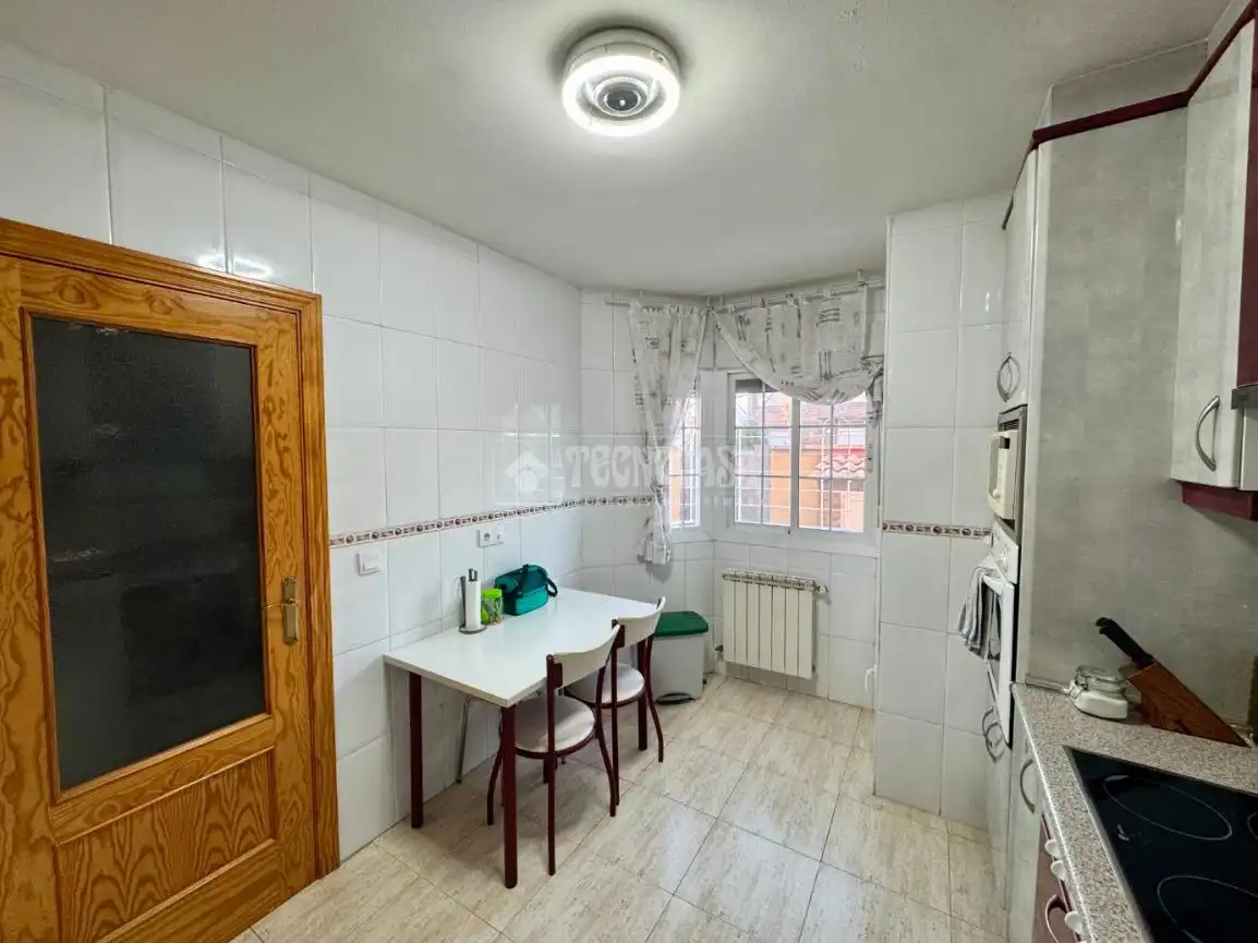 Cocina de Casa adosada en venta en Villanueva de la Torre con Aire acondicionado