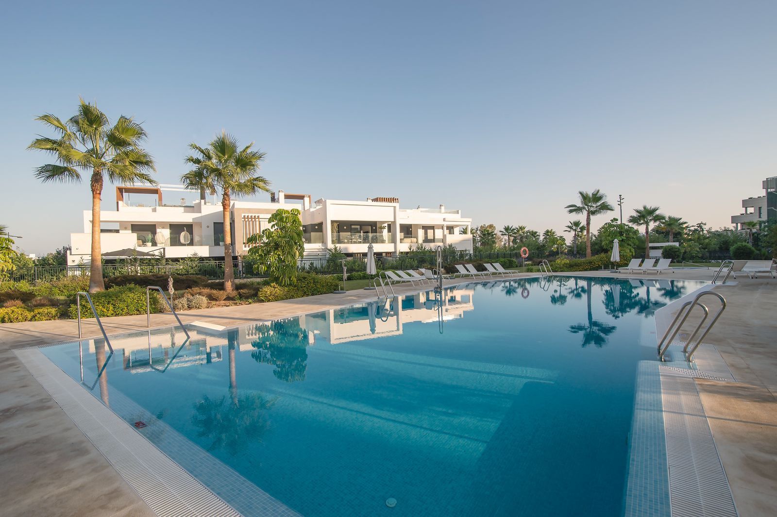 Piscina de Àtic de lloguer en Estepona amb Terrassa, Traster i Piscina