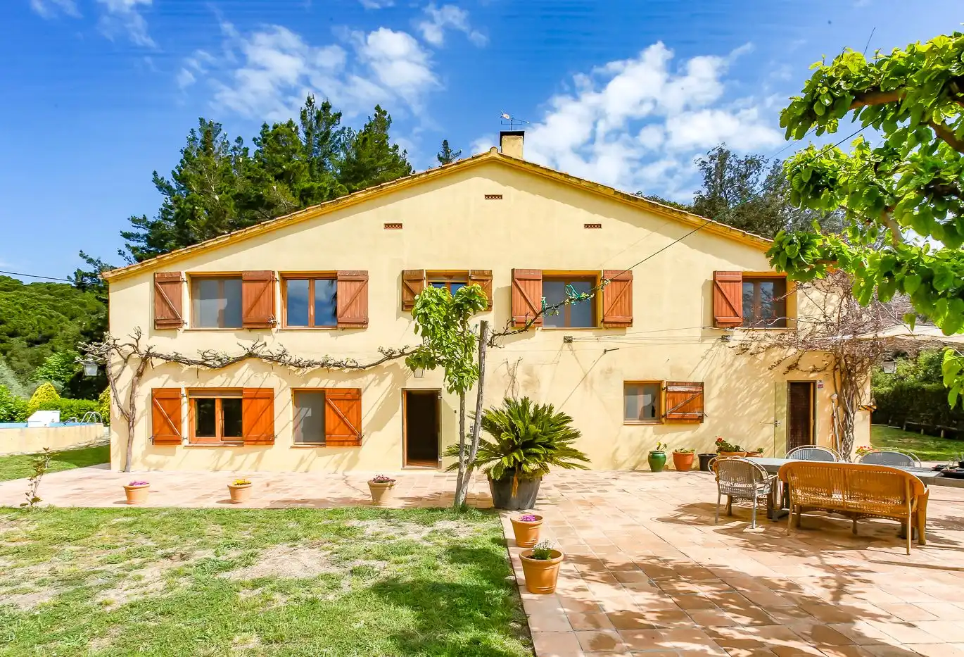 Vista exterior de Finca rústica en venta en Sant Iscle de Vallalta con Calefacción, Terraza y Trastero