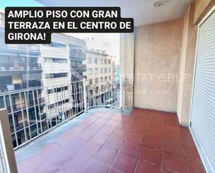 Exterior view of Flat for sale in Girona Capital  with Storage room