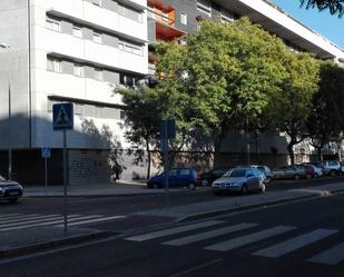 Vista exterior de Pis en venda en  Sevilla Capital amb Alarma i Piscina comunitària