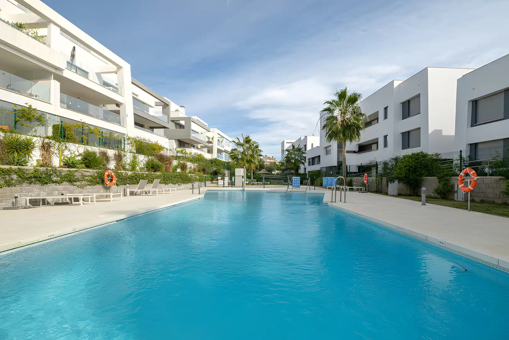 Piscina de Apartament en venda en Estepona amb Aire condicionat, Jardí privat i Terrassa