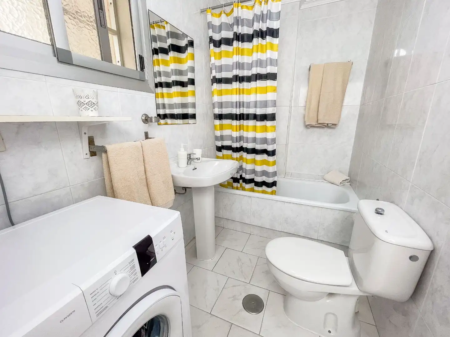 Baño de Piso en venta en Fuengirola con Aire acondicionado