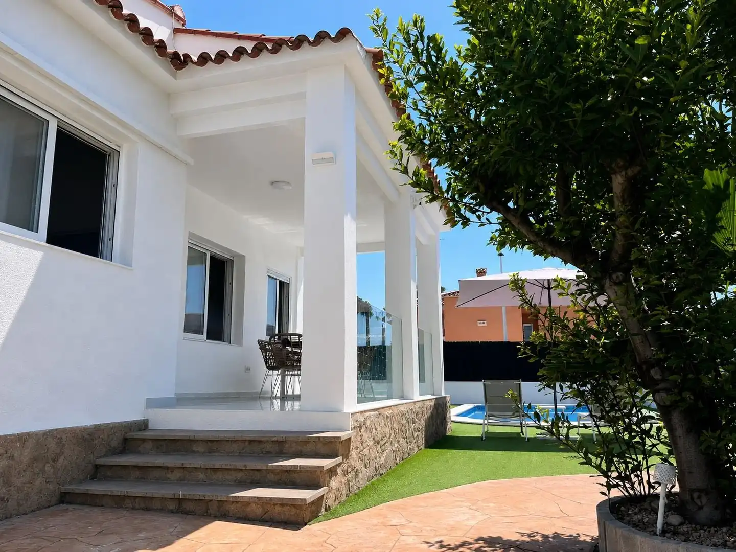 Terrassa de Casa o xalet en venda en La Pobla de Vallbona amb Aire condicionat, Calefacció i Jardí privat