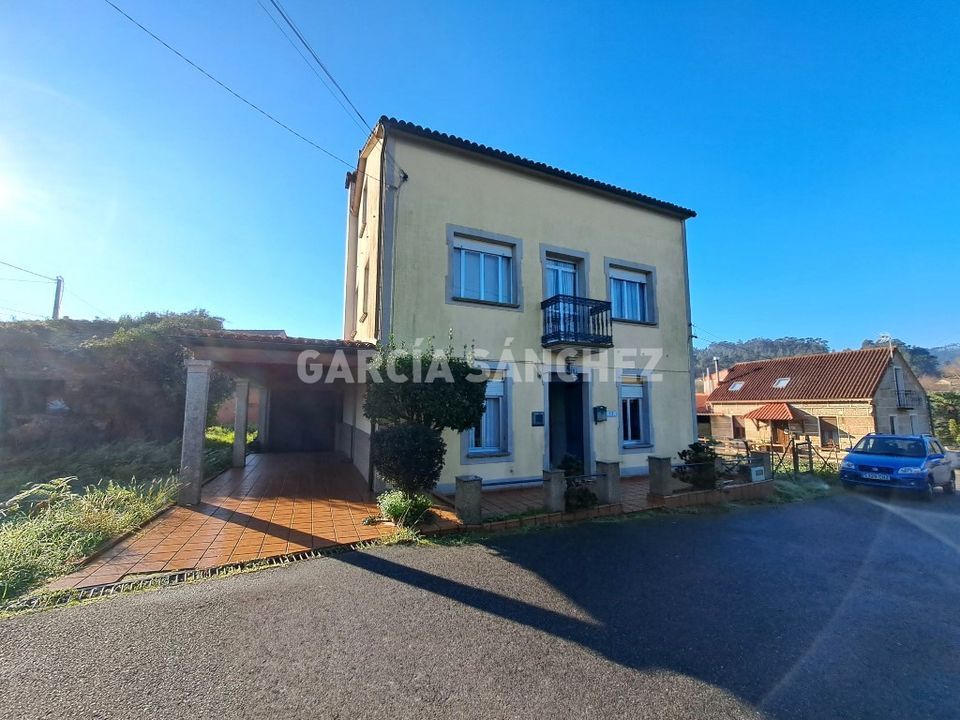 Vista exterior de Casa o xalet en venda en Boiro amb Traster, Moblat i Forn