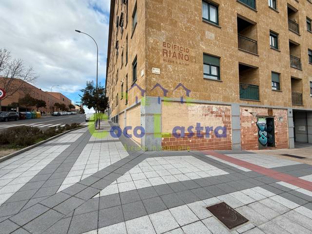 Local comercial en Alquiler en Calle la Bañeza, 38 en Capuchinos - Glorieta - Ciudad Jardín
