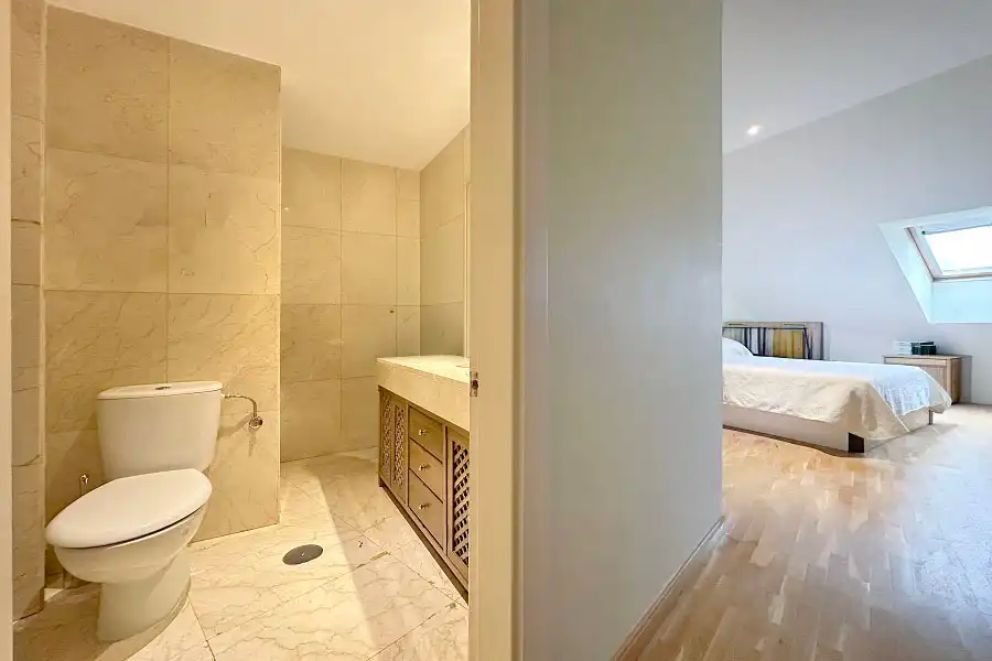 Baño de Dúplex en venta en Torrelodones con Calefacción, Parquet y Horno