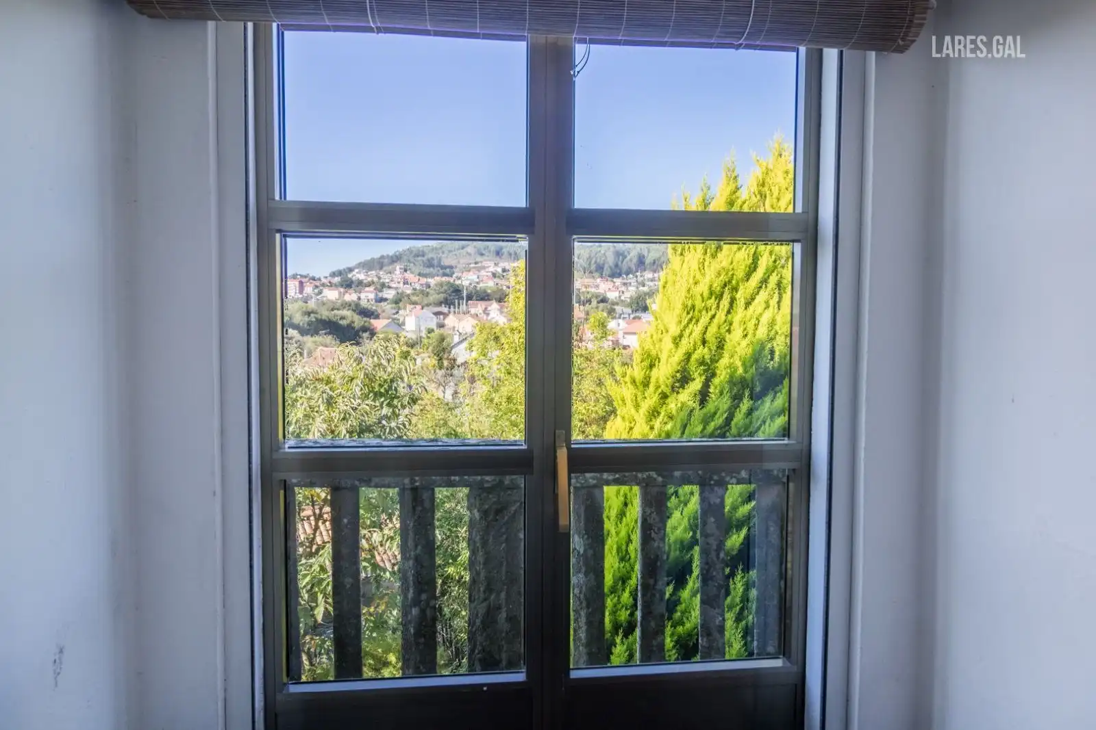 Habitación de Edificio en venta en Cangas 