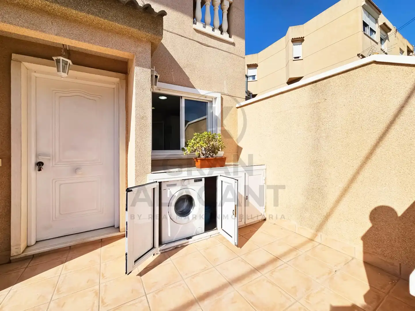 Vista exterior de Casa o xalet en venda en Santa Pola amb Calefacció, Terrassa i Traster