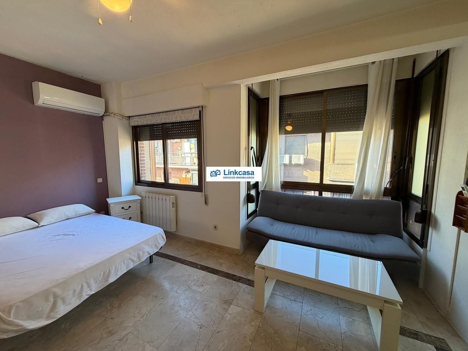 Habitación de Piso en venta en  Madrid Capital con Aire acondicionado, Jardín privado y Balcón