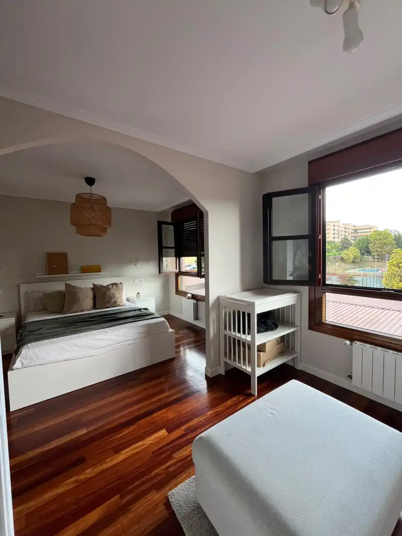 Schlafzimmer von Wohnung zur Miete in Gijón  mit Heizung, Privatgarten und Schwimmbad