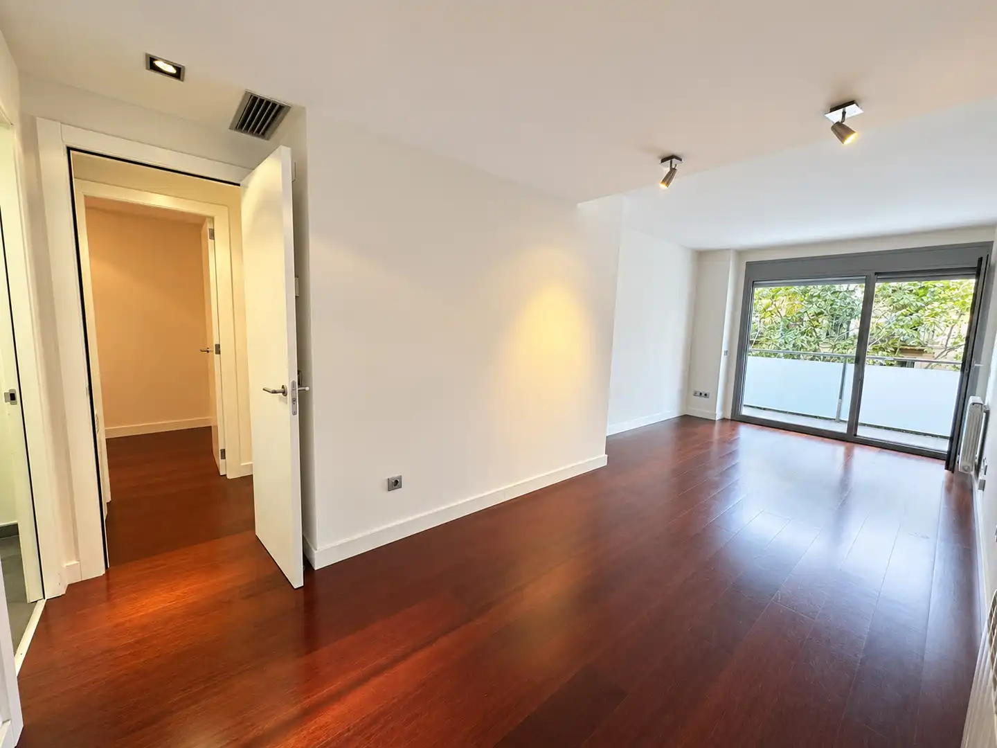 Flat with terrace for sale in Carrer de París